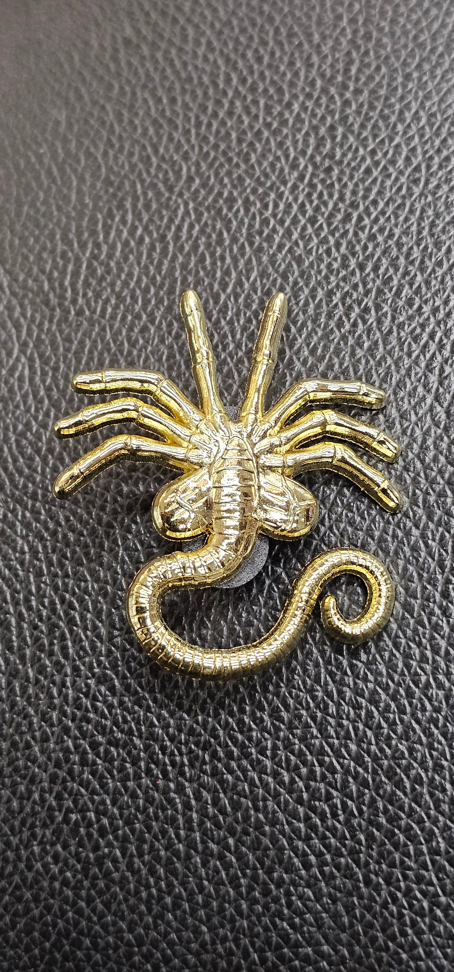 Facehugger gold